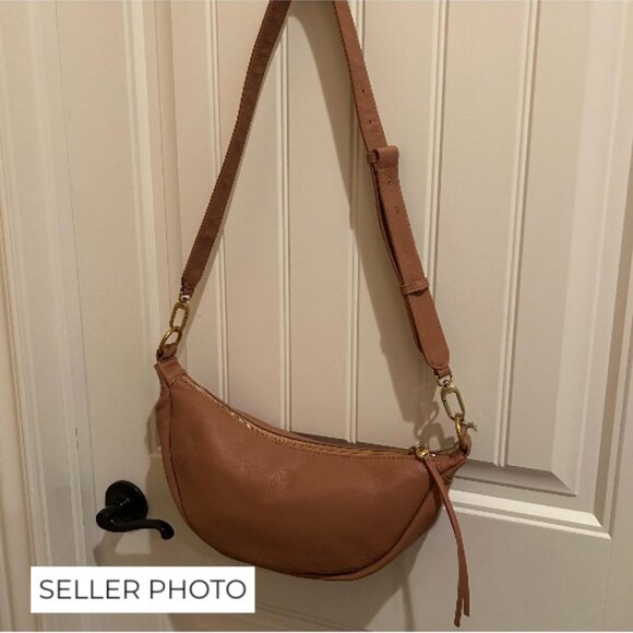 Knox Sling In Pebbled Leather - Picture 5 of 8